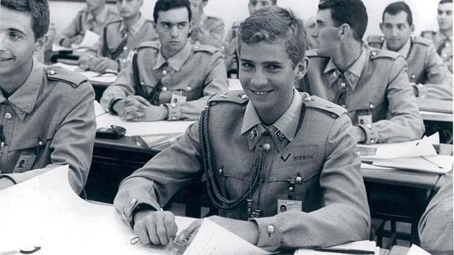 Principe Felipe durante su formacion en Academia Militar de Zaragoza.